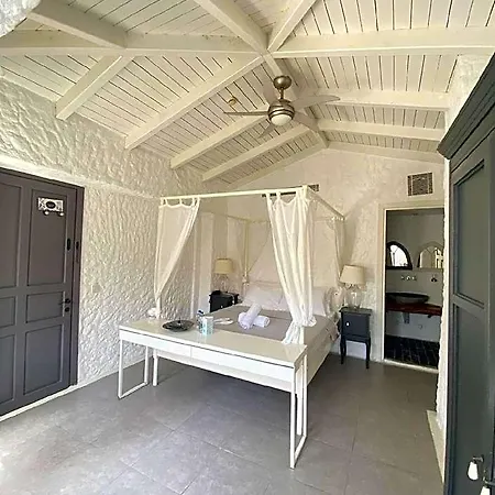 Ξενοδοχείο Ala Alacati 3*